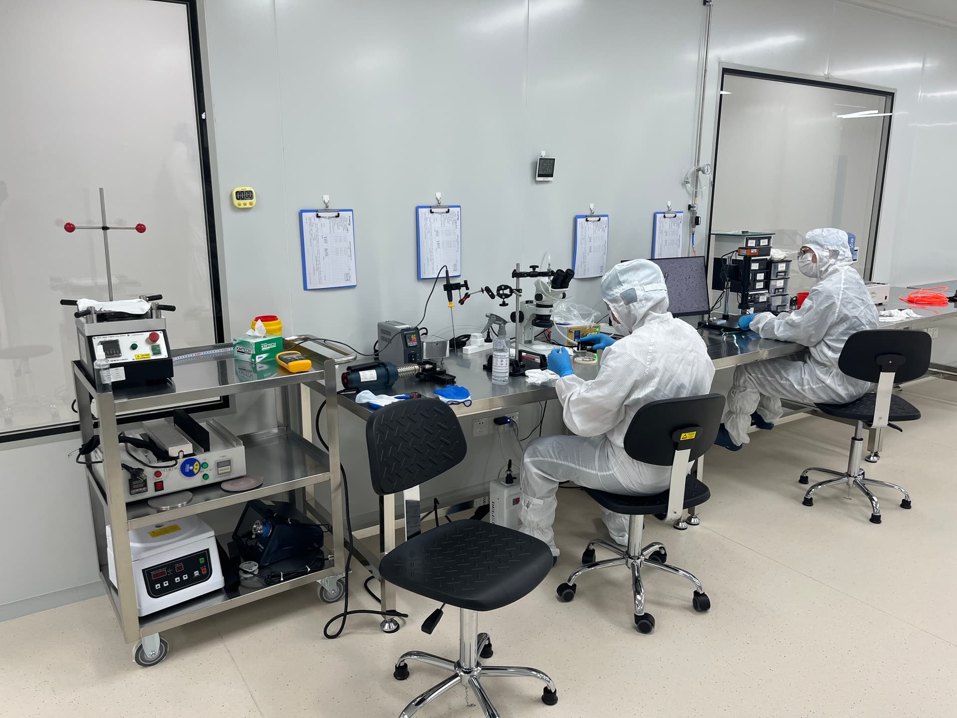 英莱特装配工位现场